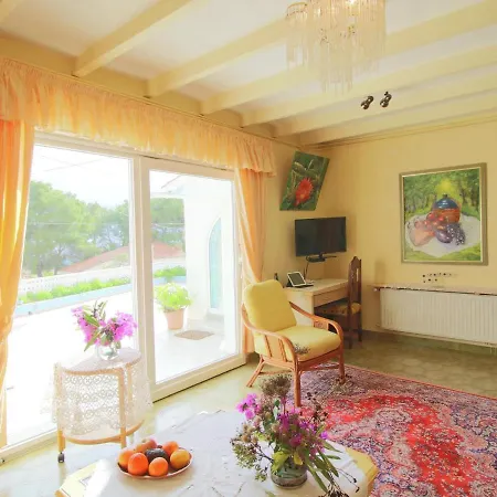 Holiday Villa 3Km From The Beach With A Private Pool *